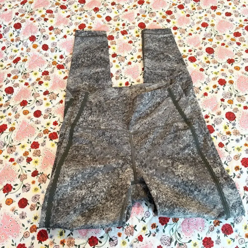 Lululemon Stop Drop & Squat Tight 28